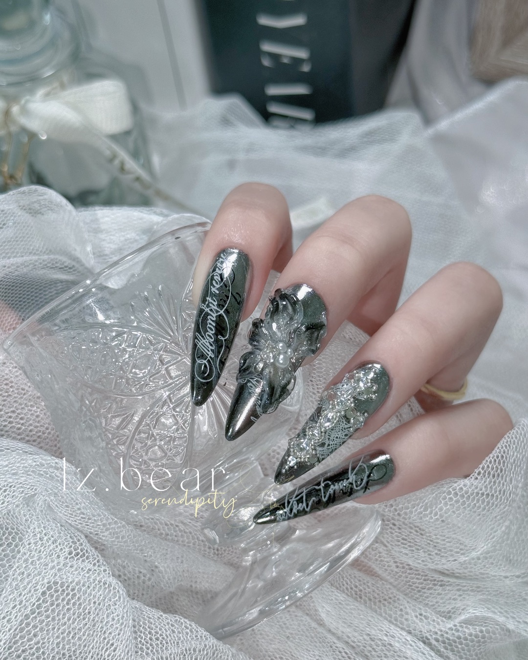 鏡面漸層暗黑克羅心🖤，美甲作品