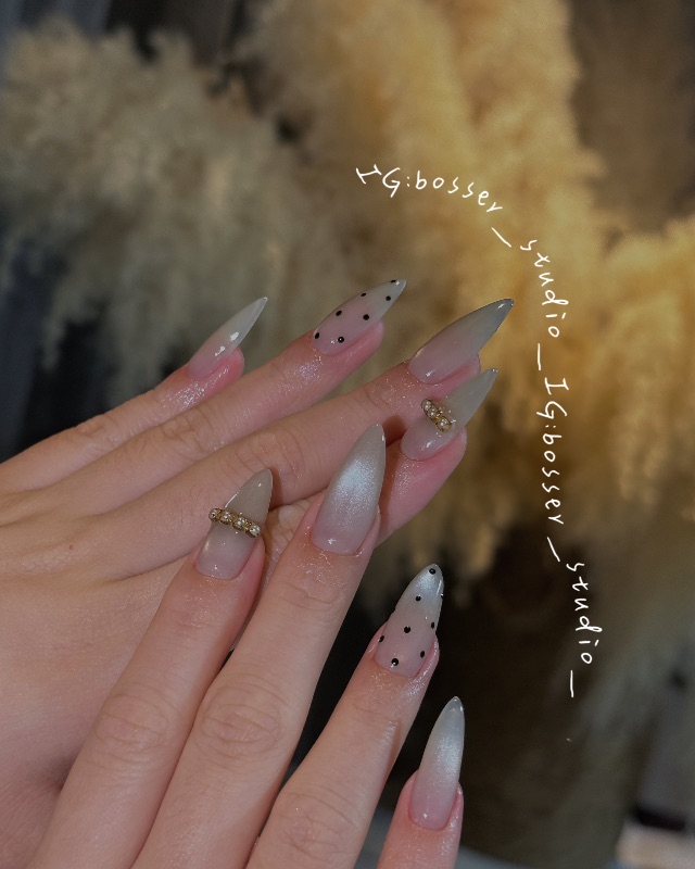 優雅波點款，美甲作品