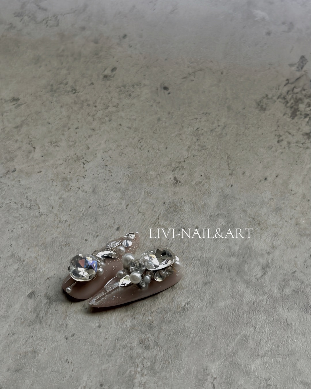 單指精緻排鑽$100-$150，美甲作品