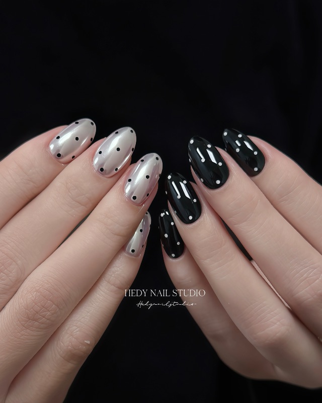 🖤鏡面波點🤍，美甲作品照片 2