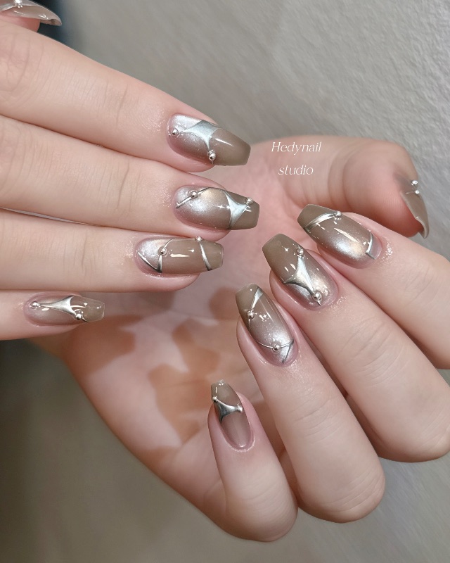 ✨貓眼x金屬線條✨，美甲作品照片 2