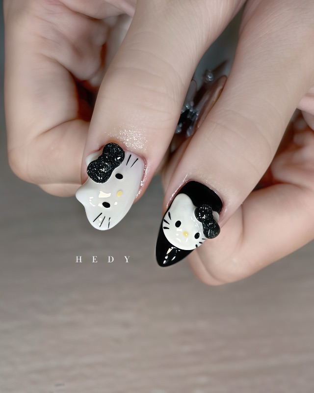 甜酷kitty‧⁺ ⊹˚.🖤，美甲作品照片 3