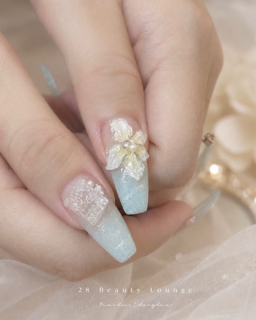 ⊹₊冰透海藍雞蛋花，美甲作品