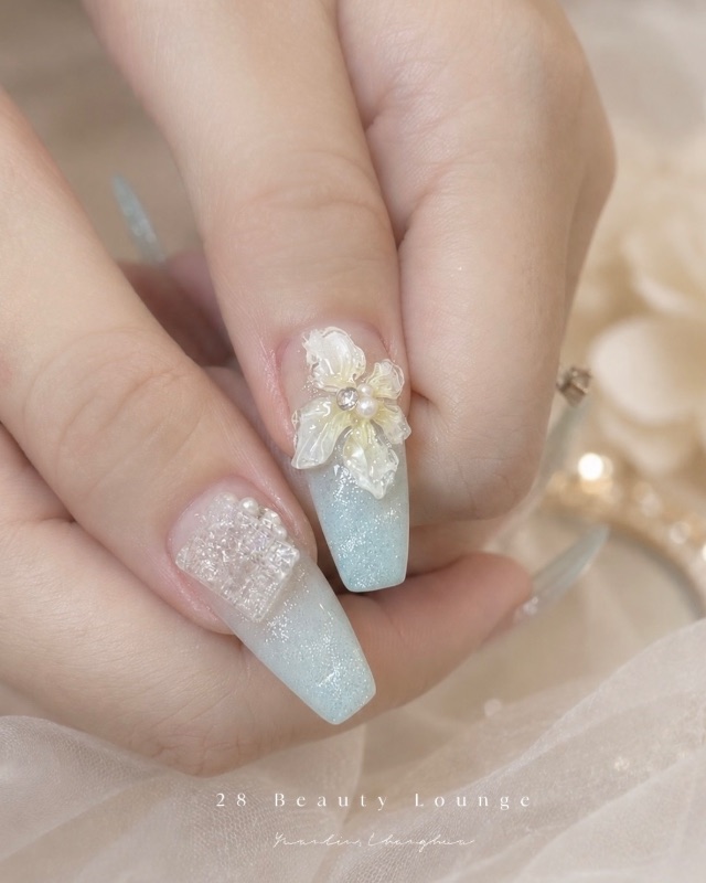 ⊹₊冰透海藍雞蛋花,美甲作品