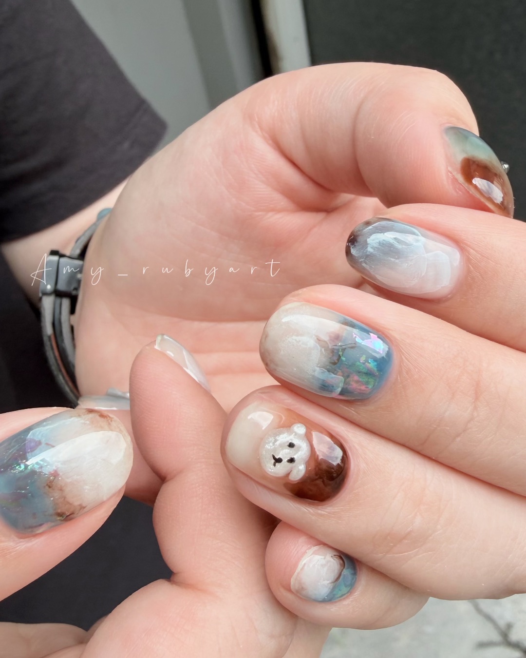 海玻璃裡的小狗🐶🫧，美甲作品