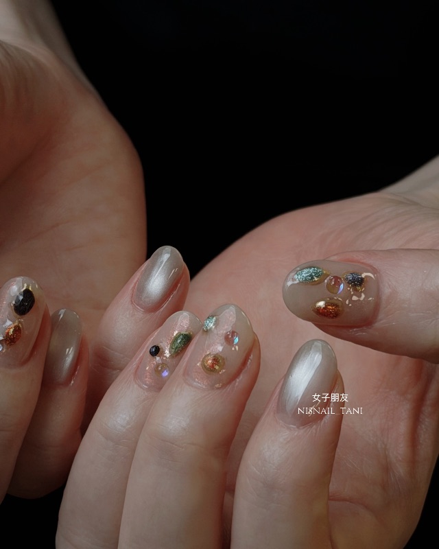 指尖寶石，美甲作品照片 3