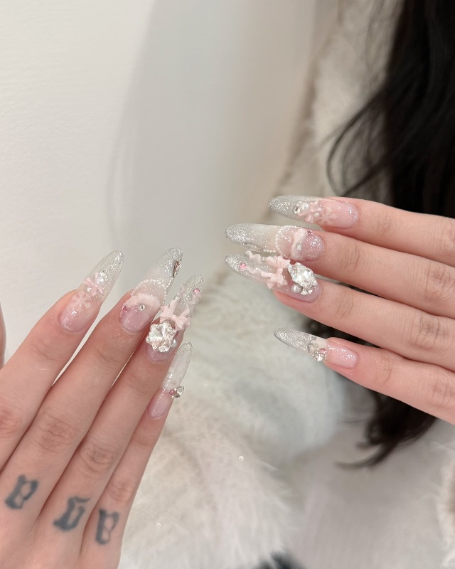 粉·水晶聖誕樹綢緞蝴蝶結，美甲作品