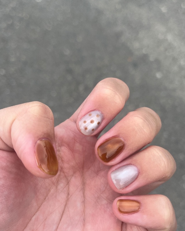 咖色貓眼波點，美甲作品
