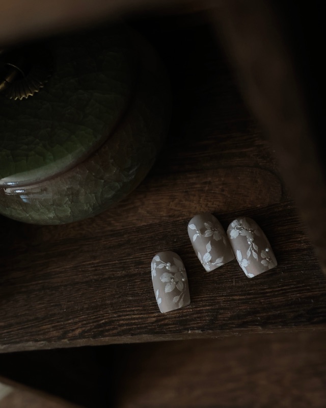 初綻，美甲作品照片 3