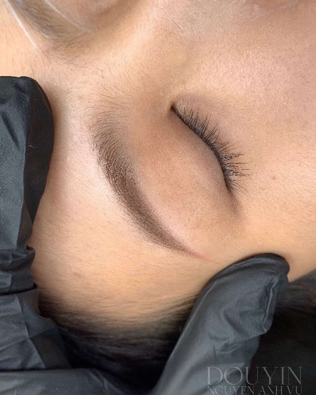 Feather Brow，美甲作品