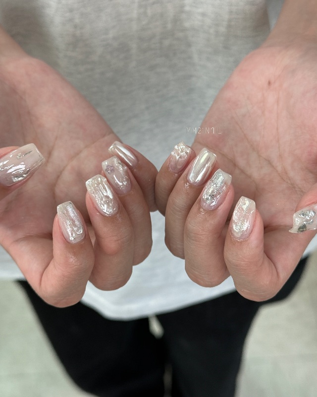 不挑膚 銀白色，美甲作品照片 2