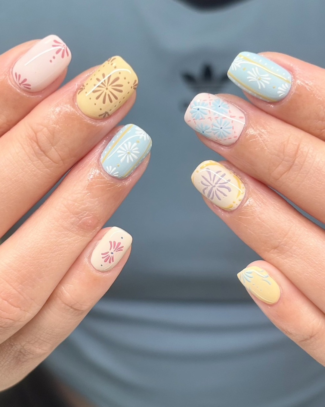 🌼 復古花磚 🩵，美甲作品