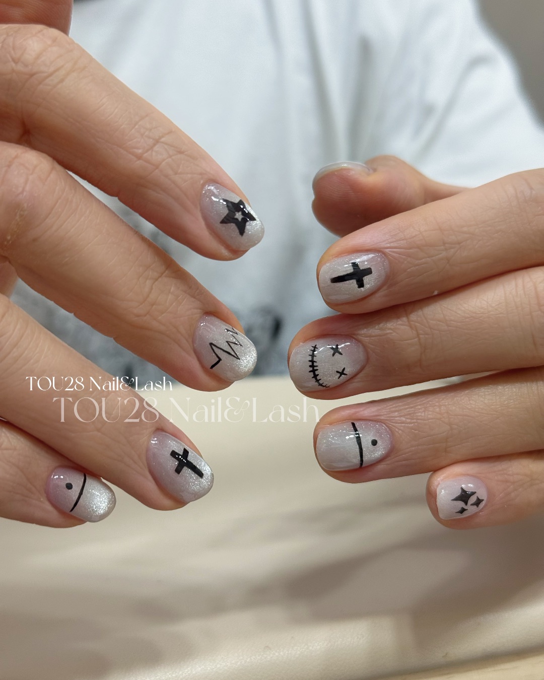 銀灰叛逆美學，美甲作品