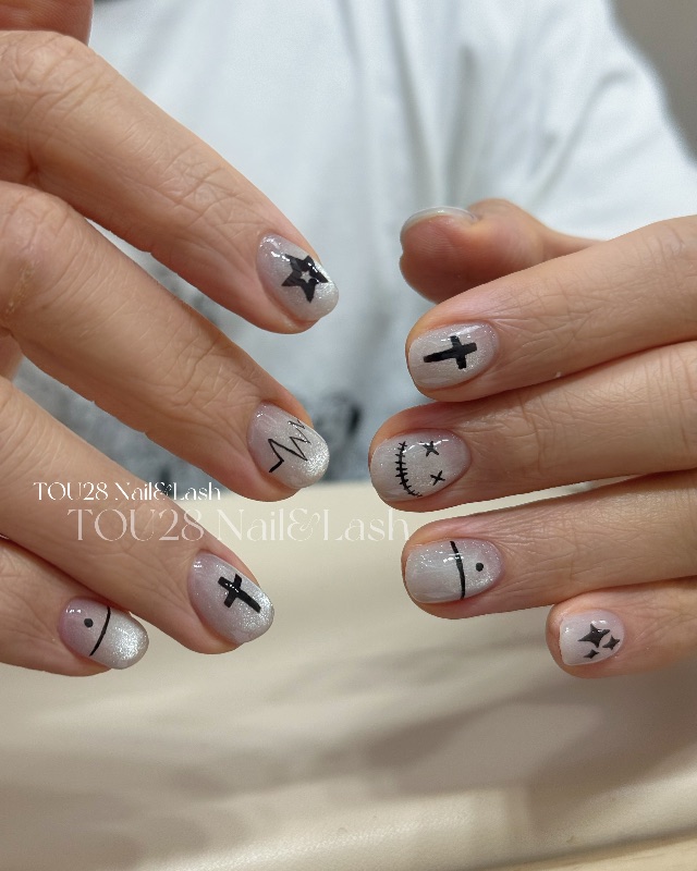 銀灰叛逆美學，美甲作品