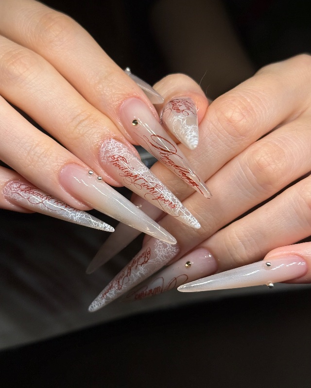 Lace &Cursive，美甲作品