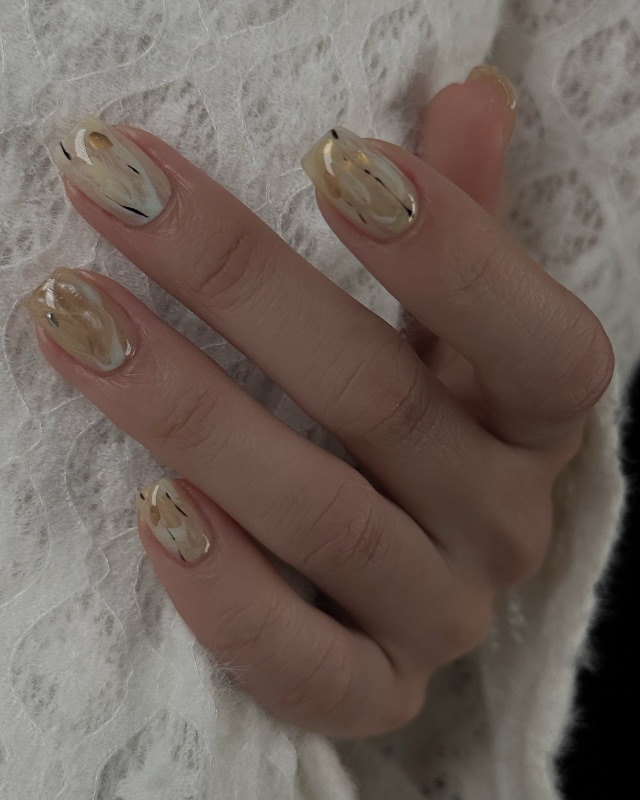 低調金色，美甲作品照片 3